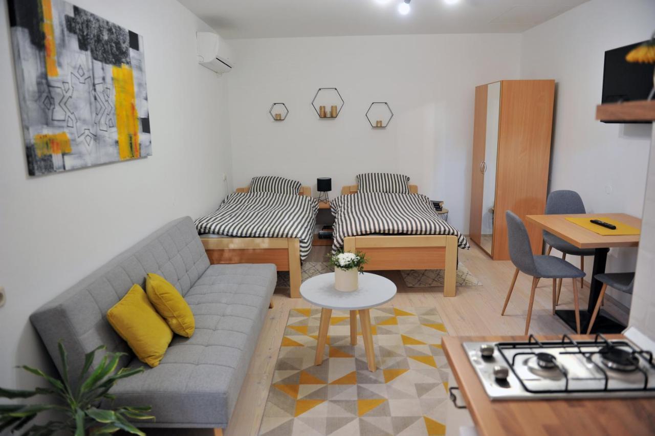Studio Apartman Bandb Dakovo Exterior photo